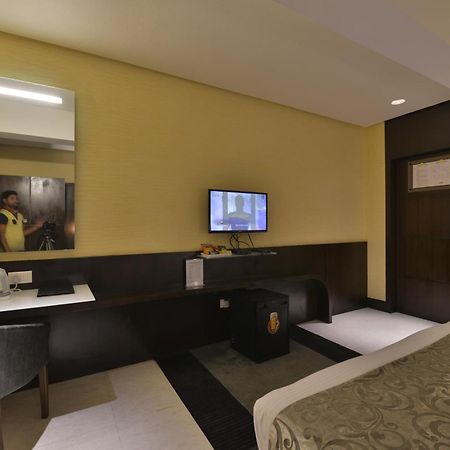 The Golden Oak Hotel Rāipur Екстериор снимка