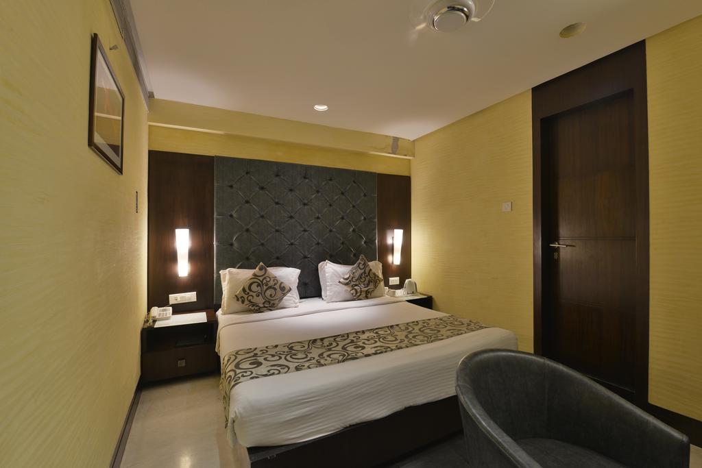 The Golden Oak Hotel Rāipur Екстериор снимка