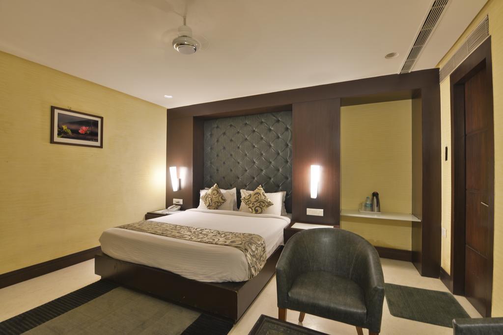 The Golden Oak Hotel Rāipur Екстериор снимка