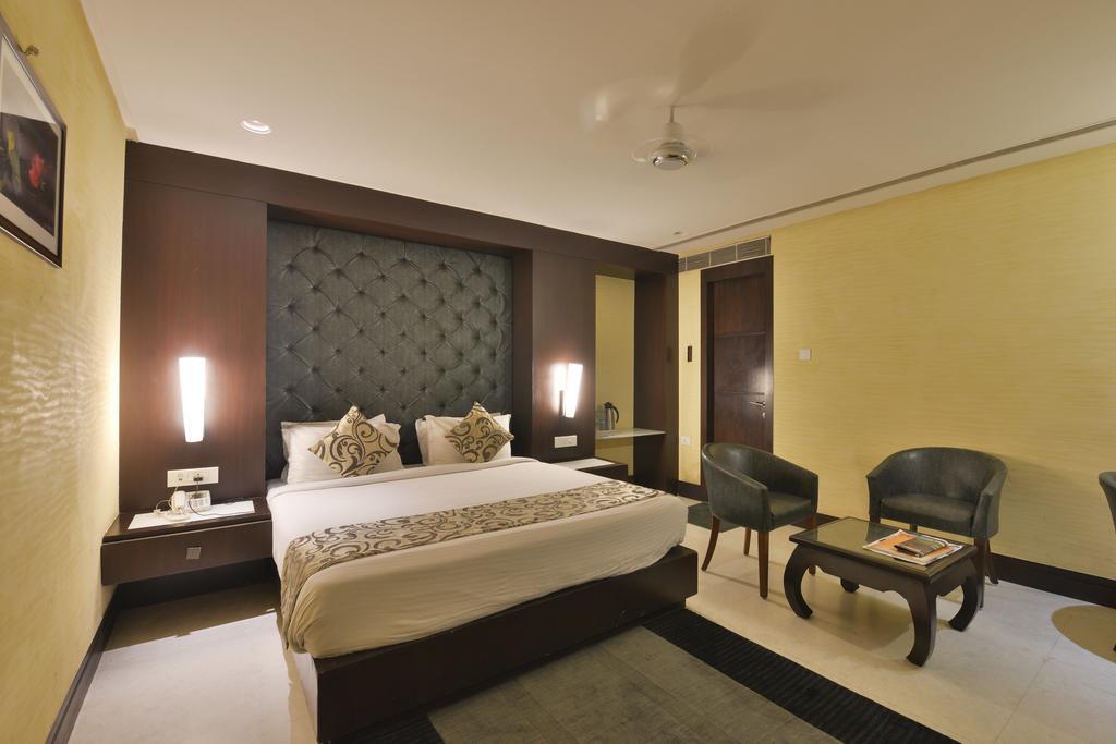 The Golden Oak Hotel Rāipur Екстериор снимка