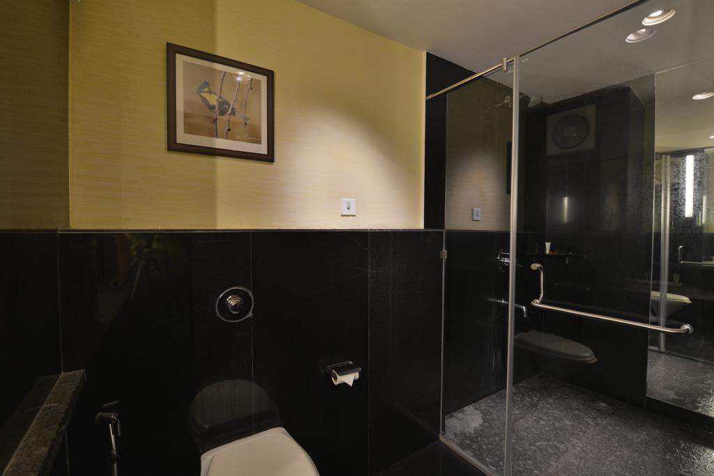 The Golden Oak Hotel Rāipur Екстериор снимка