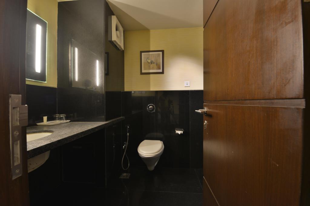 The Golden Oak Hotel Rāipur Екстериор снимка
