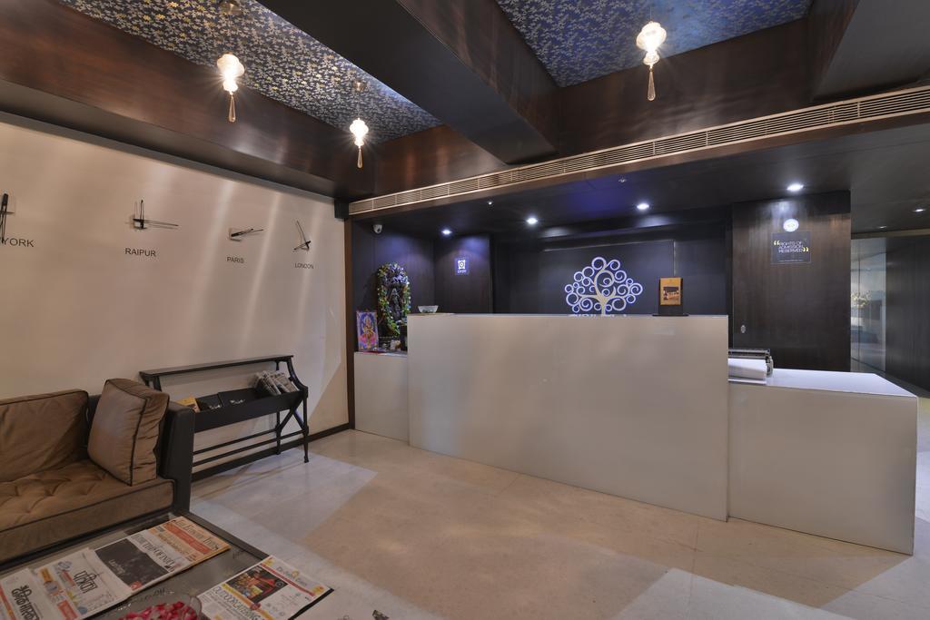 The Golden Oak Hotel Rāipur Екстериор снимка