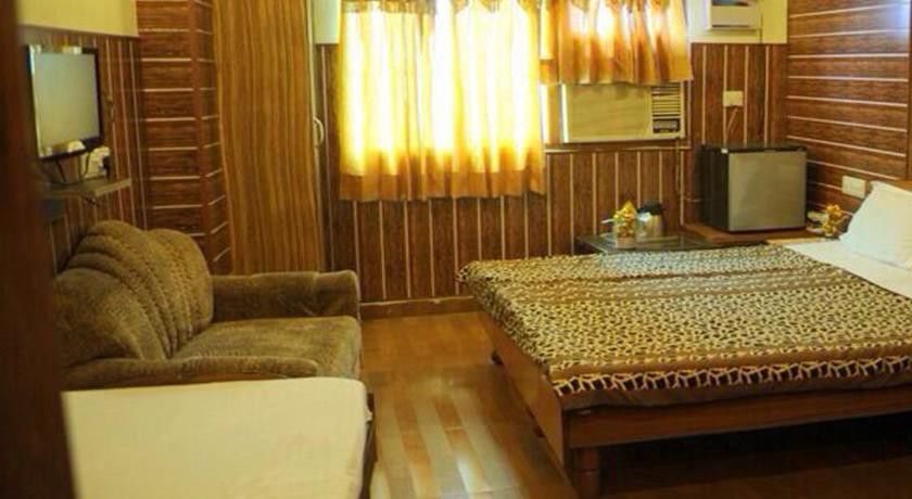 The Golden Oak Hotel Rāipur Екстериор снимка