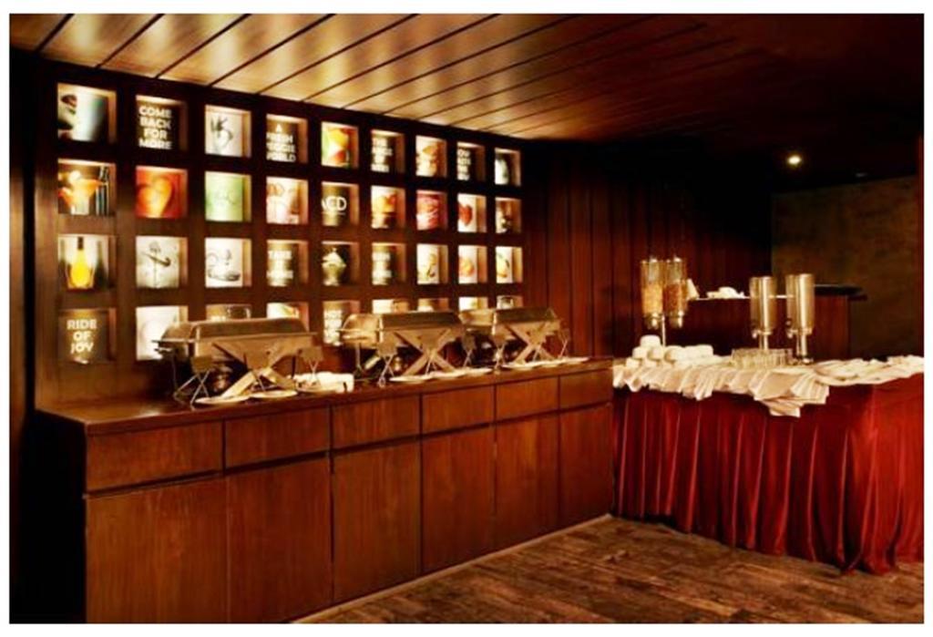 The Golden Oak Hotel Rāipur Екстериор снимка