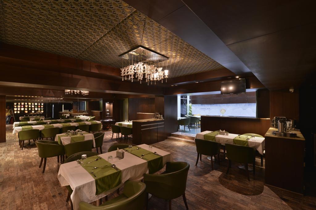 The Golden Oak Hotel Rāipur Екстериор снимка