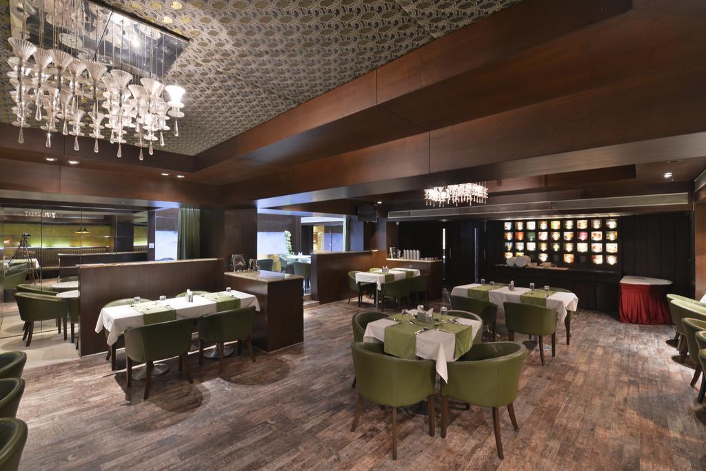 The Golden Oak Hotel Rāipur Екстериор снимка