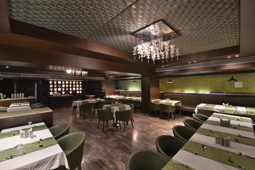 The Golden Oak Hotel Rāipur Екстериор снимка